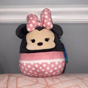 Minnie Mouse squishmallow